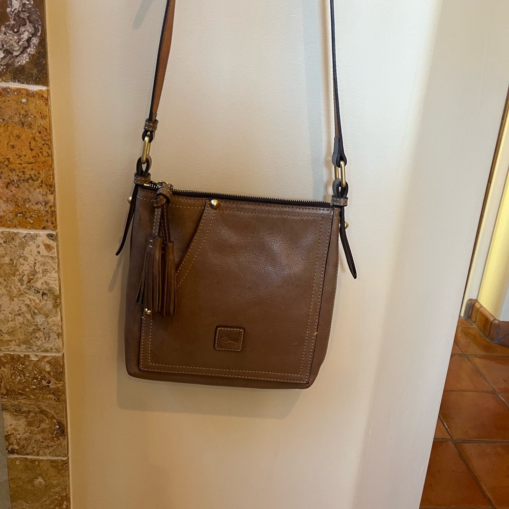 Dooney Bourke crossbody leather purse.